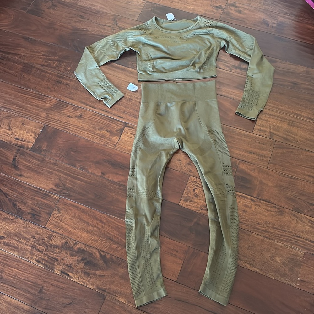 Unbranded | Olive Green seamless 2 piece yoga outfit - Picture 7 of 12